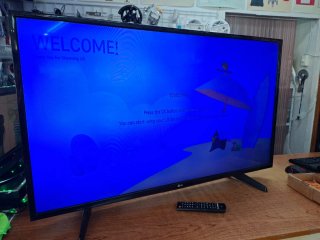 TV LG 43" SMART TV 43LH570V CON MANDO (SE VE AZUL)