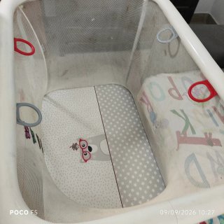 Parque infantil plegable hay 2 solo está con polvo