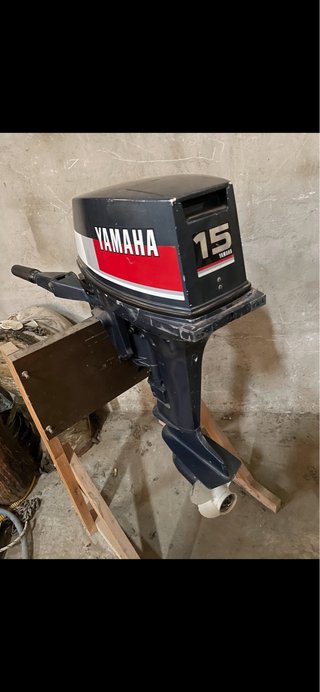 Fueraborda Yamaha 15 CV 2 Tiempos cola larga.