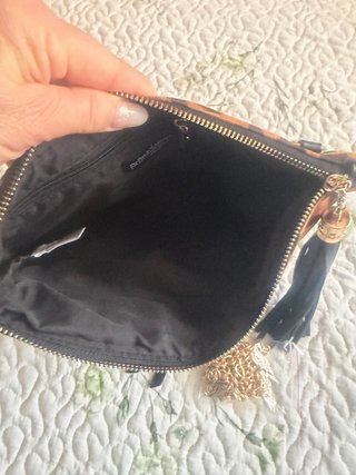 Pochette maculata con zip e nappe