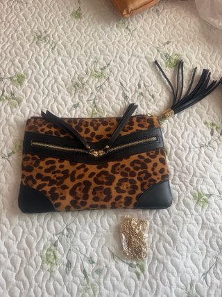 Pochette maculata con zip e nappe