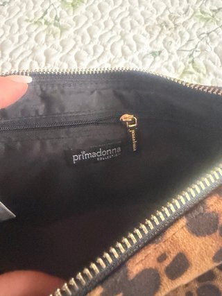 Pochette maculata con zip e nappe