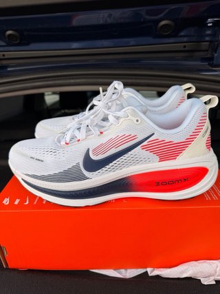 Nike Vomero 15 Talla 42