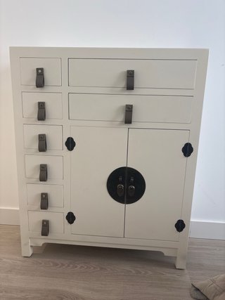 Aparador estilo oriental madera y cuero