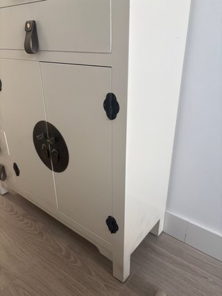 Aparador estilo oriental madera y cuero