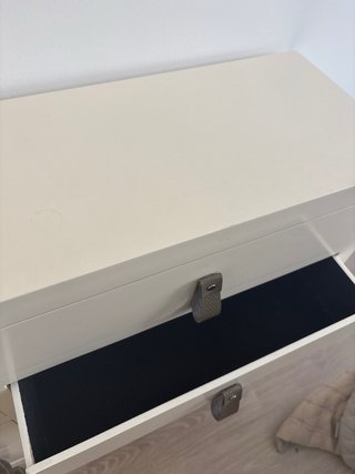 Aparador estilo oriental madera y cuero