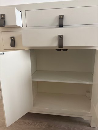 Aparador estilo oriental madera y cuero