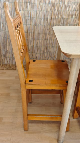 Silla de madera maciza duradera
