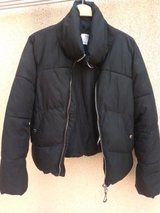 Cazadora acolchada negra Bershka mujer