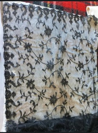 Mantillas siglo XIX - Beige y Negro