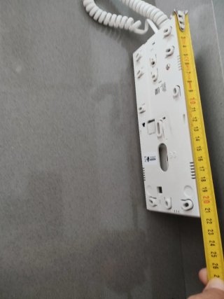 Telefonillo blanco estrecho