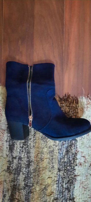 Stivaletti scamosciati blu con zip