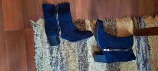 Stivaletti scamosciati blu con zip