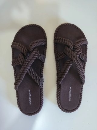 Sandalias Women'secret marrones tiras cruzadas