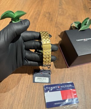 Reloj TOMMY HILFIGER Hombre Dorado Cronógrafo