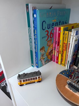 Estantería librería blanca y gris