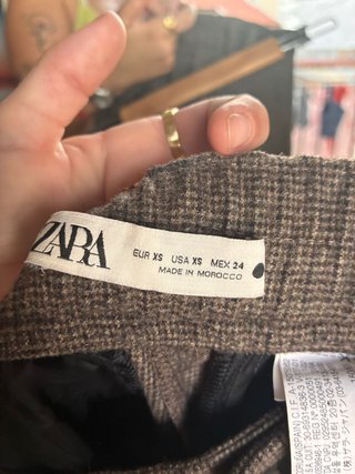 Pantalón de pinzas marrón