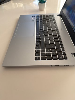 Acer TravelMate 15.6" — i5-1334U / 16GB / 512GB