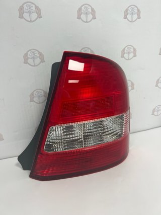 Piloto Trasero Derecho Mazda 323