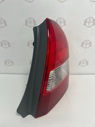Piloto Trasero Derecho Mazda 323