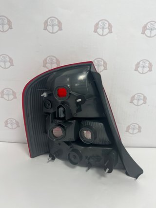 Piloto Trasero Derecho Mazda 323
