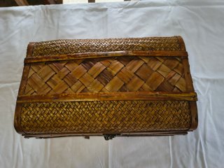 Bauletto portaoggetti vintage in legno e intreccio