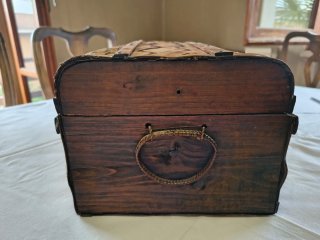 Bauletto portaoggetti vintage in legno e intreccio
