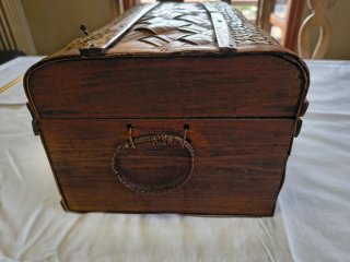 Bauletto portaoggetti vintage in legno e intreccio
