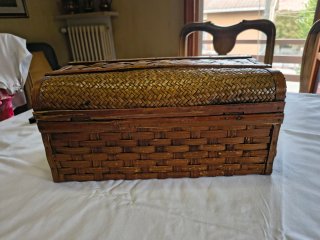 Bauletto portaoggetti vintage in legno e intreccio