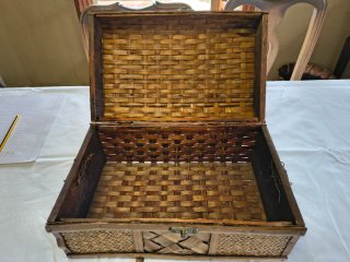 Bauletto portaoggetti vintage in legno e intreccio
