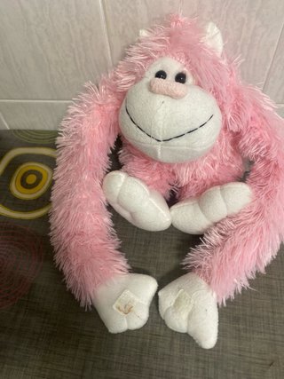 Mono rosa colgante con ventosa