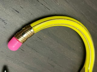 Pulsera estilo lapicero amarillo y dorado