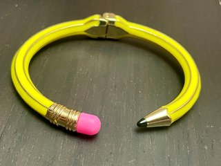 Pulsera estilo lapicero amarillo y dorado