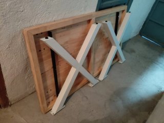 Mesa comedor madera clara con patas metálicas