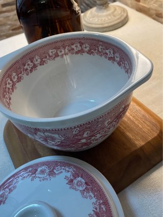 Cuenco hondo con tapa floral