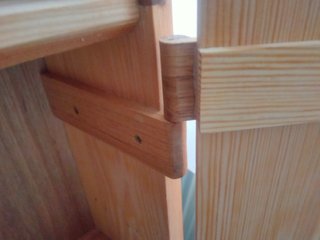 Estantería de madera colgante: diseño propio único