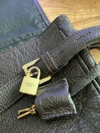 Bolso Loewe Piel Negro y Dorado