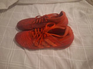 Tacos de fútbol Adidas Rojos