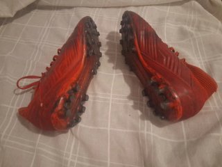 Tacos de fútbol Adidas Rojos