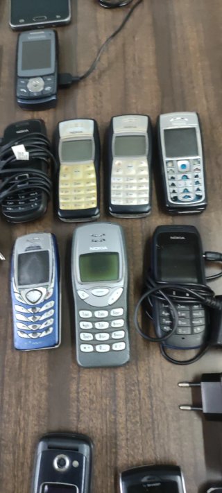 Lote de móviles LG, Nokia, Samsung