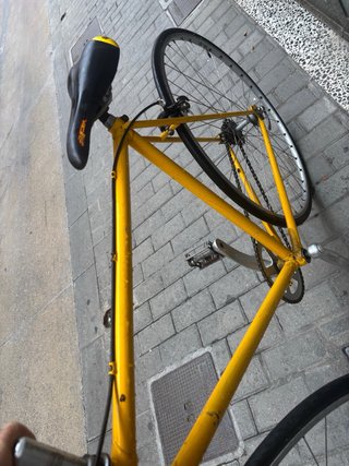 Bicicleta Vintage Amarilla Ciudad