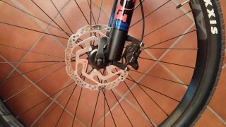 Bicicleta Doble Suspensión Azul.