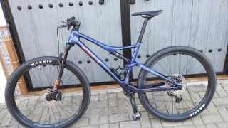 Bicicleta Doble Suspensión Azul.