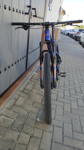 Bicicleta Doble Suspensión Azul.