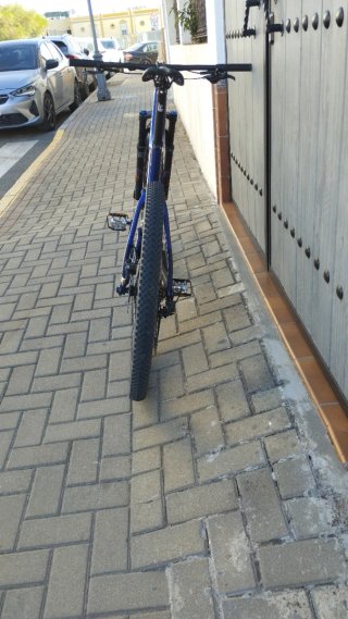 Bicicleta Doble Suspensión Azul.