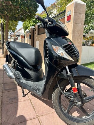 Honda SH Scooter Negra