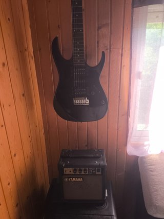 Guitarra Eléctrica Ibanez RX + Amplificador Yamaha