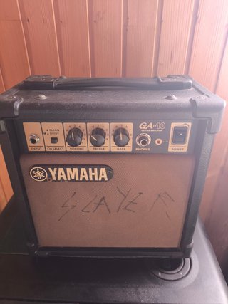 Guitarra Eléctrica Ibanez RX + Amplificador Yamaha