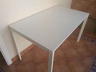 Mesa blanca VIHALS IKEA