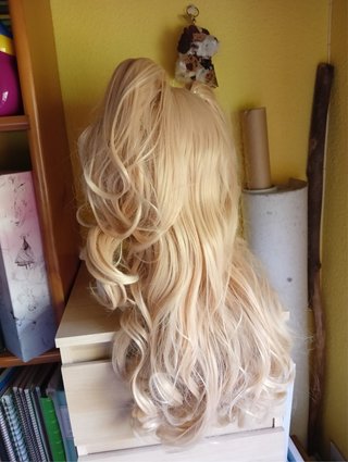 Peluca rubia con dos coletas